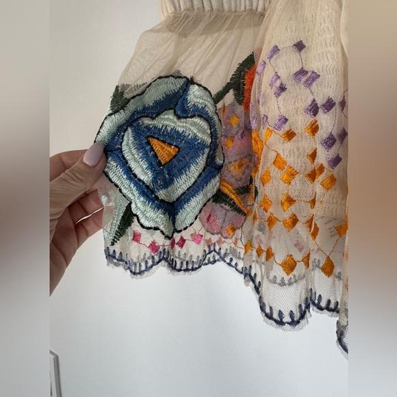 Urban Outfitters Floral Embroidered Cropped Top - Size M - Picture 7 of 11